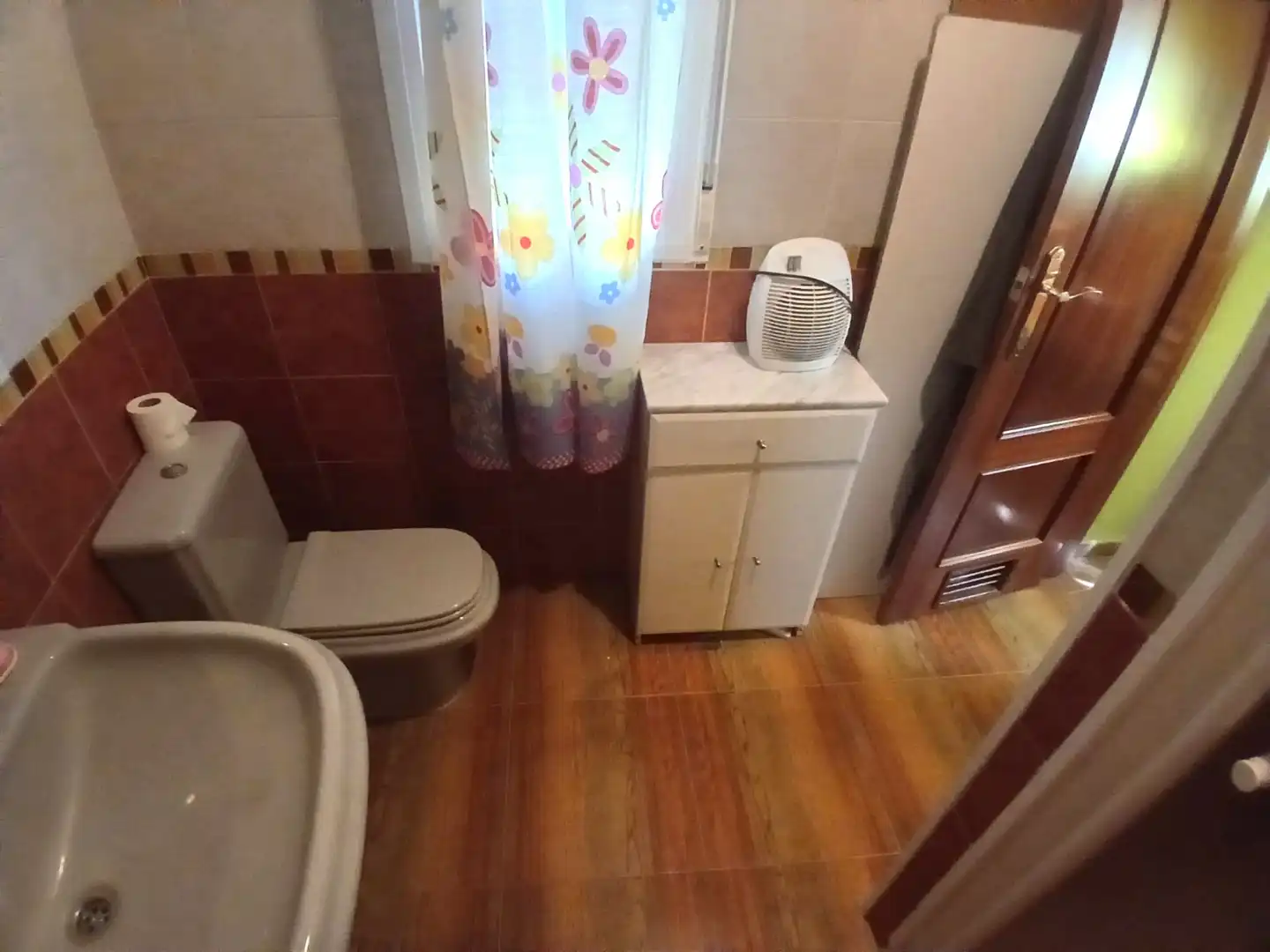 Bany de Casa o xalet en venda en Jaén amb Aire condicionat, Traster i Piscina