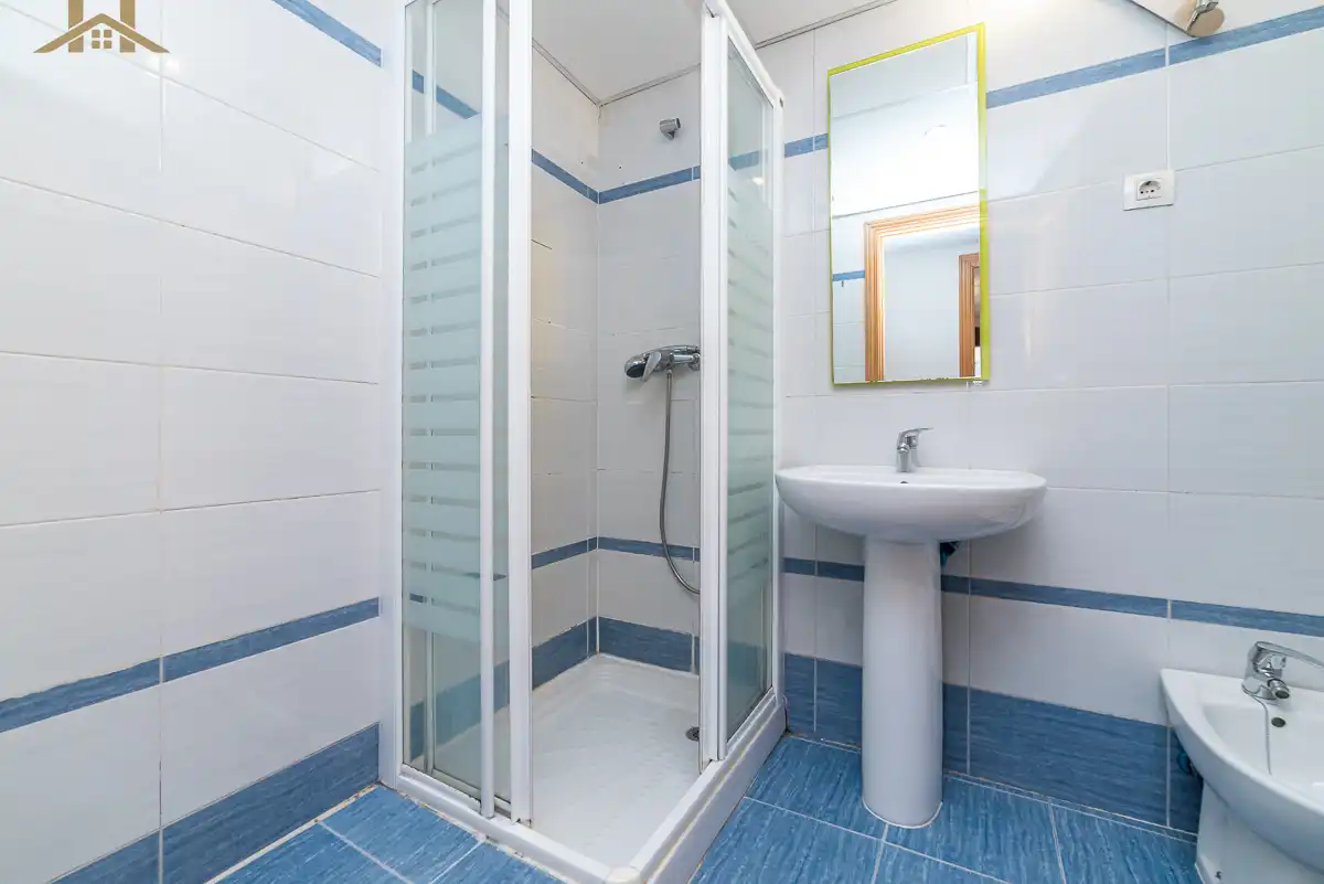 Bathroom of Flat for sale in Leganés  with Heating, Storage room and Community pool