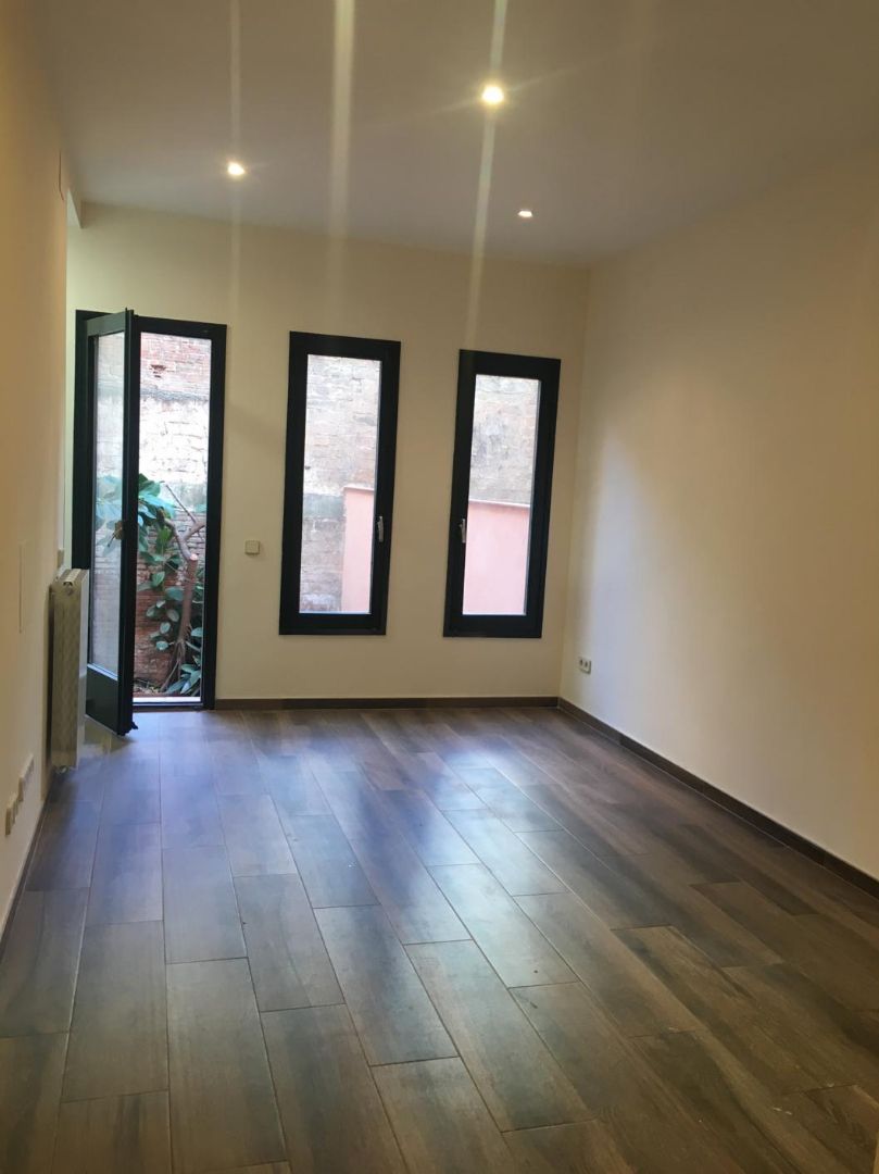 Dormitori de Oficina de lloguer en  Barcelona Capital amb Calefacció, Terrassa i Traster