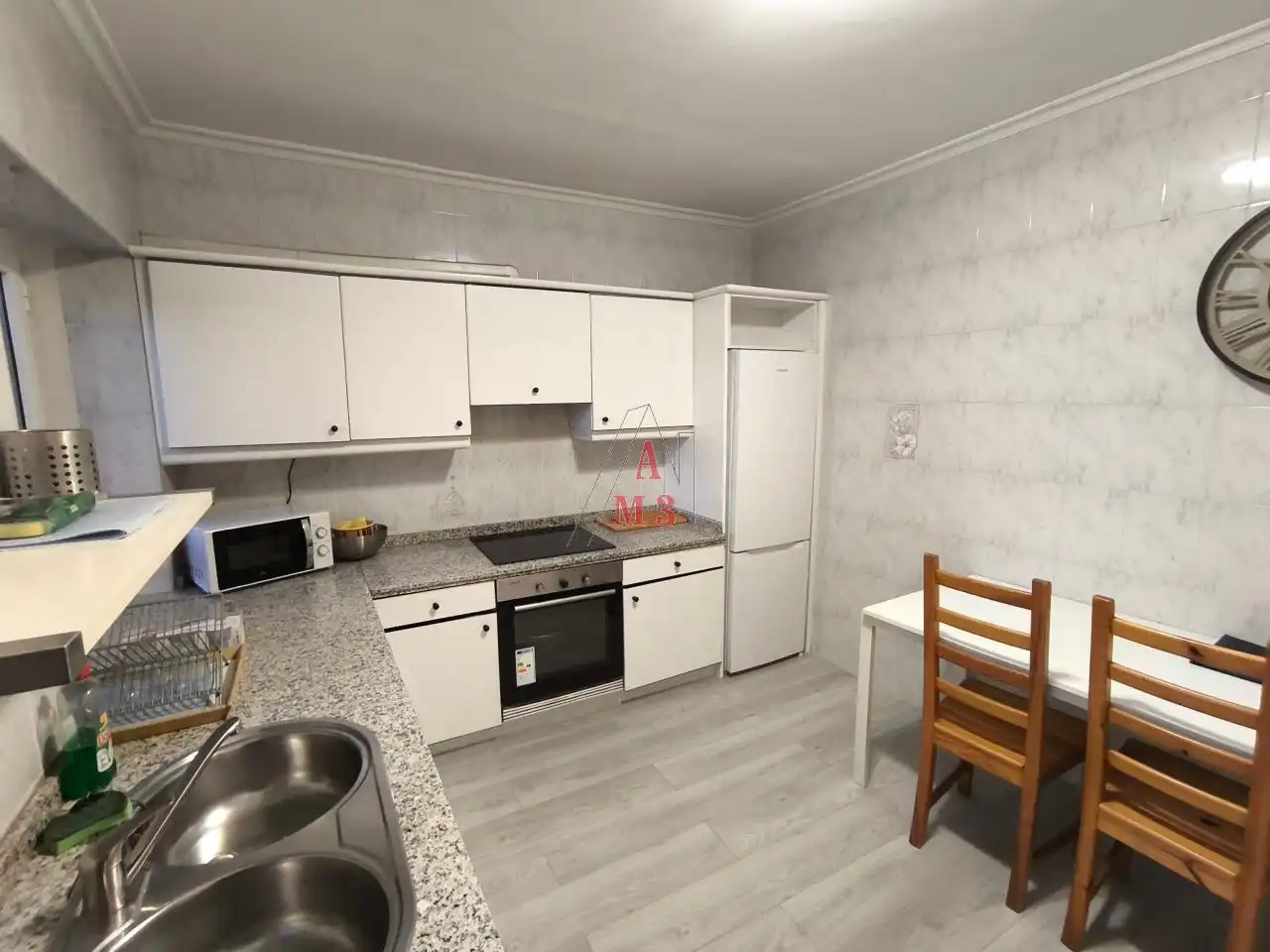 Cocina de Piso para compartir en León Capital  con Calefacción y Amueblado