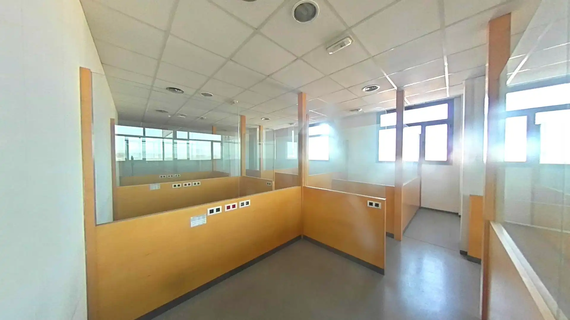 Oficina amb ascensor en venda a GALLECS