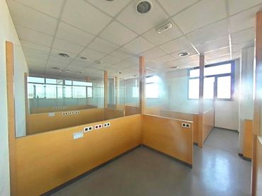 Oficina con ascensor en venta en GALLECS
