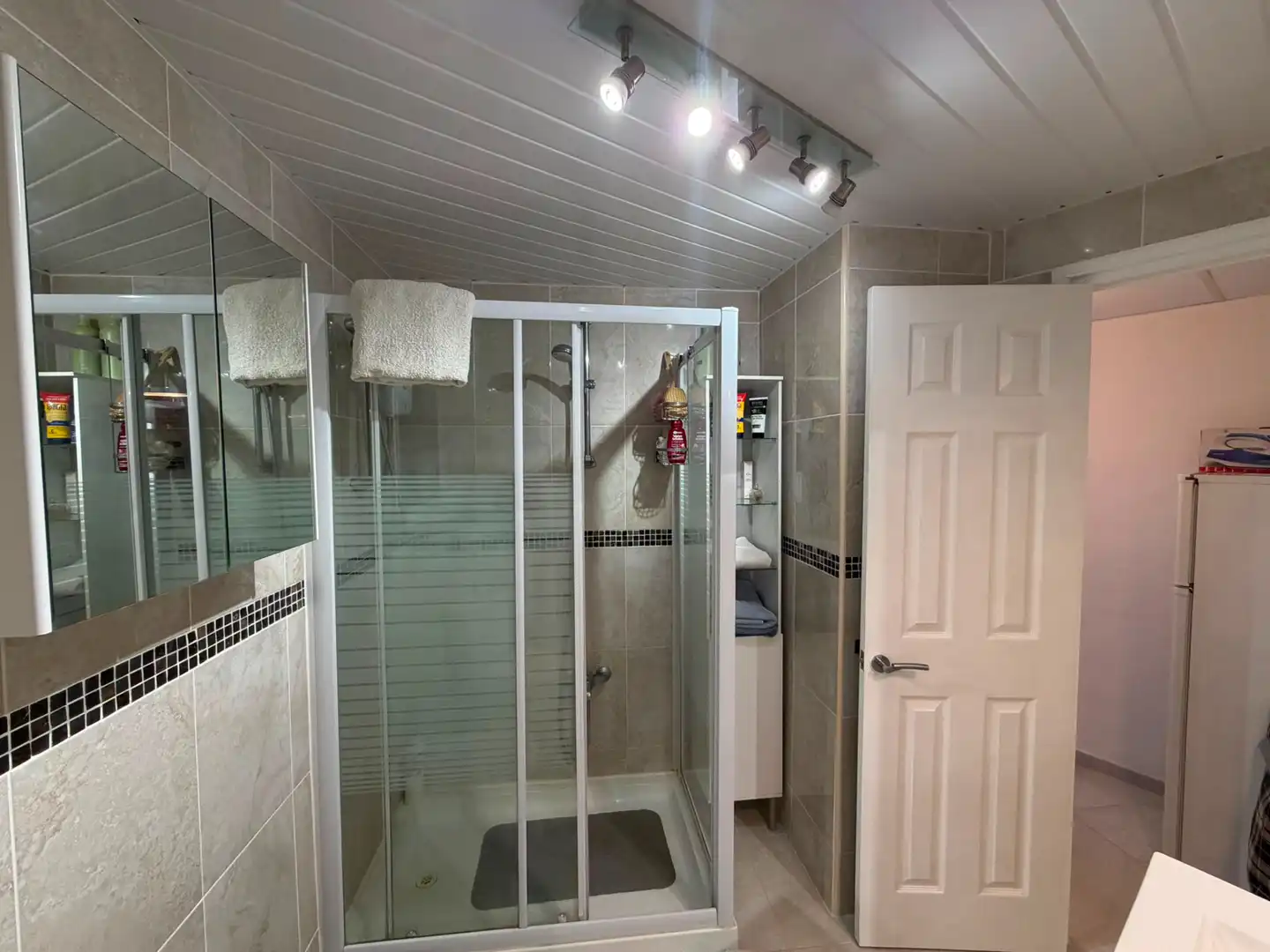 Badezimmer von Dachboden zum Verkauf in Benalmádena mit Möbliert und Gemeinschaftspool