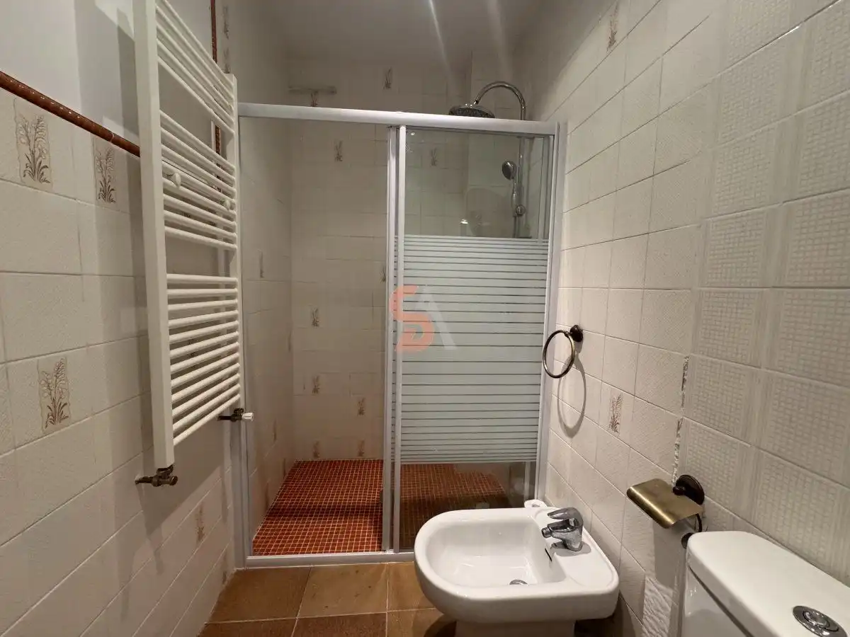 Baño de Casa o chalet en venta en Alcazarén con Calefacción, Terraza y Trastero