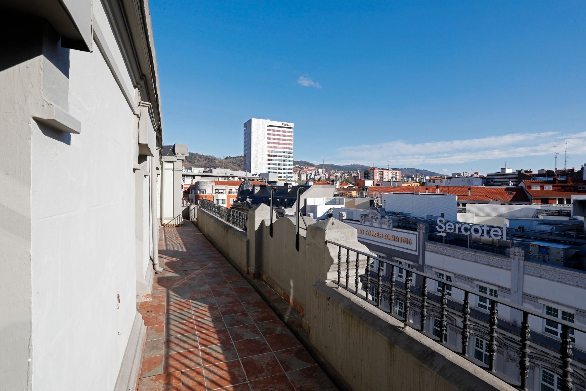 Vista exterior de Àtic en venda en Bilbao  amb Terrassa