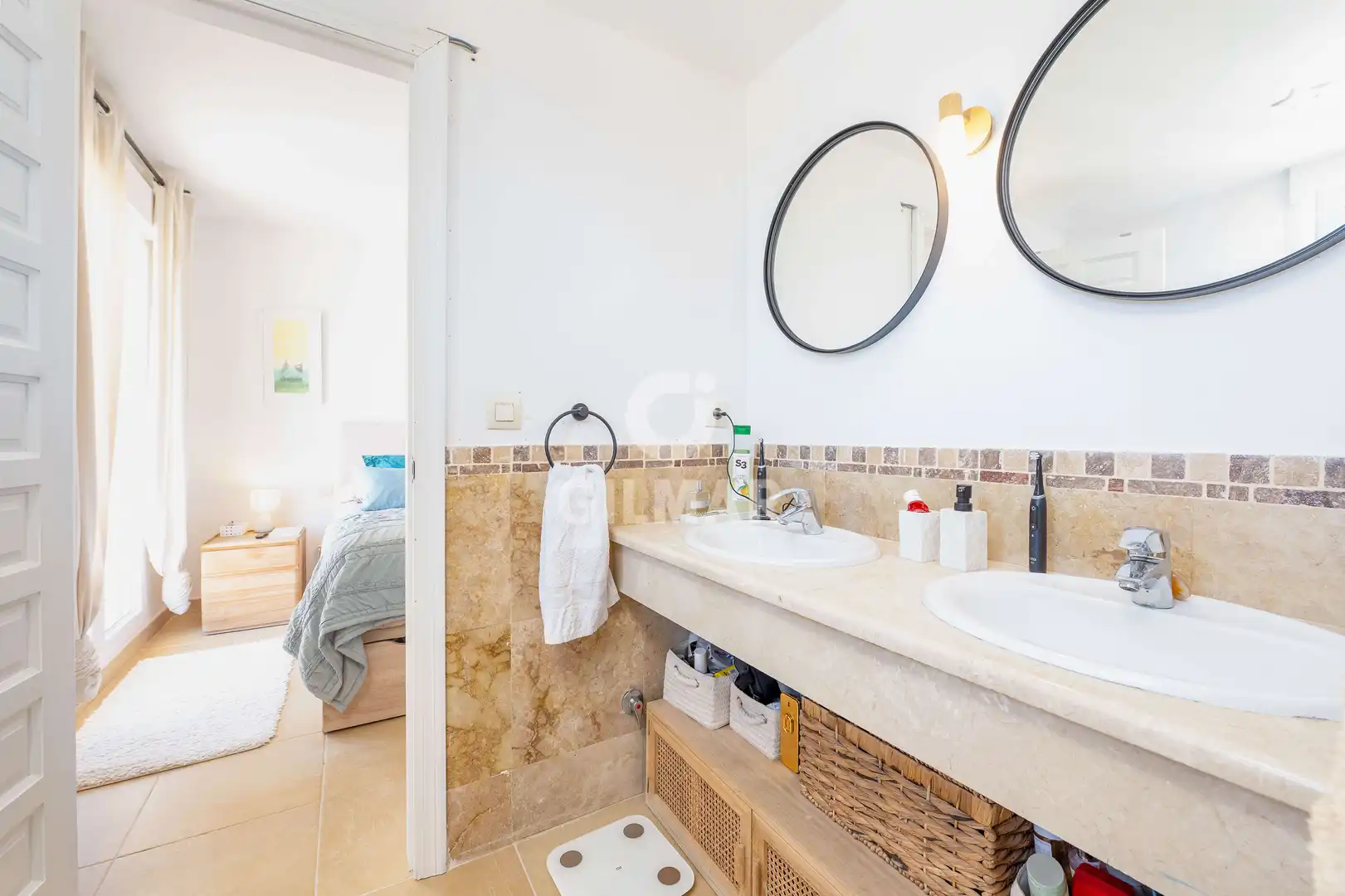 Badezimmer von Einfamilien-Reihenhaus zum Verkauf in Tarifa mit Heizung, Privatgarten und Schwimmbad