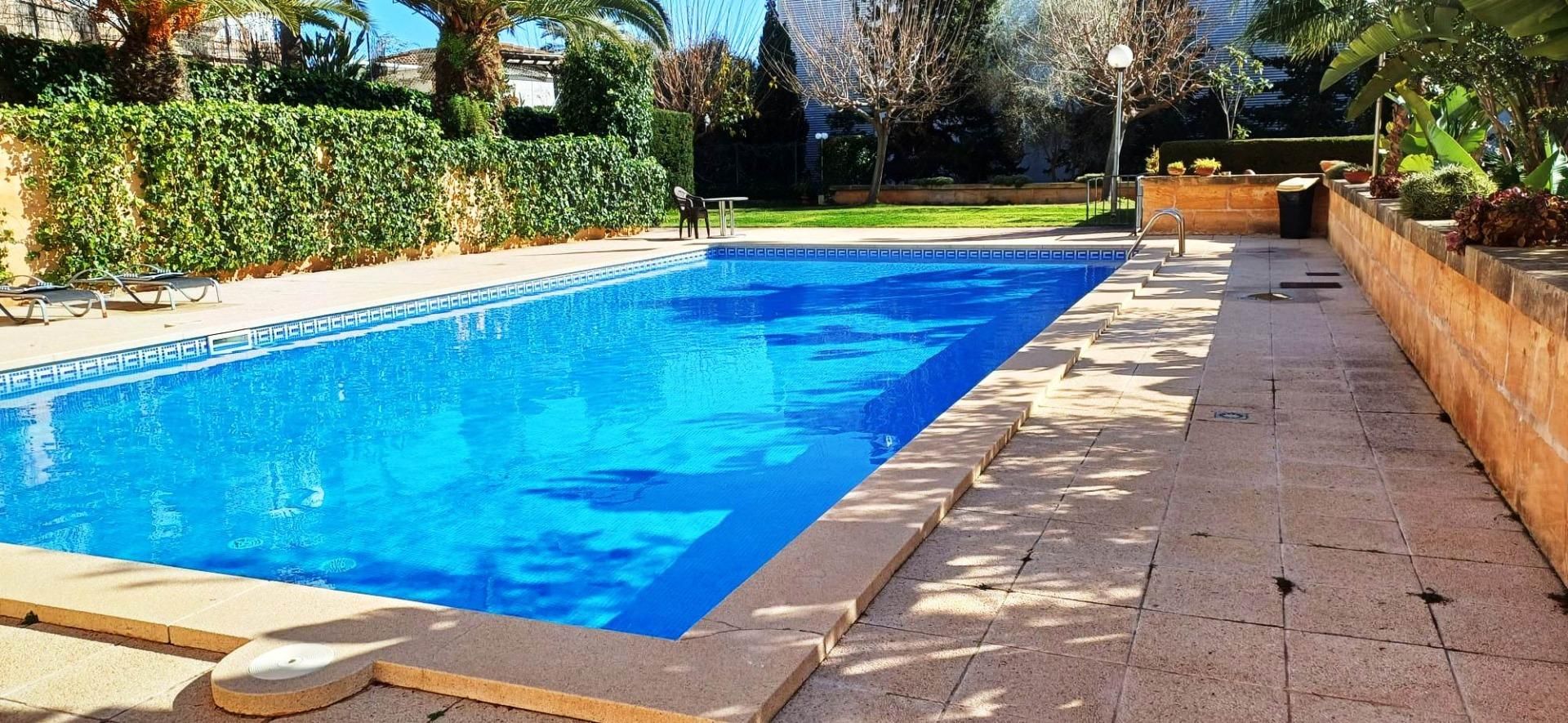 Piscina de Piso en venta en  Palma de Mallorca con Calefacción, Jardín privado y Terraza