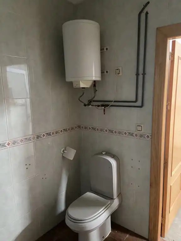Badezimmer von Fabrikhallen zur Miete in La Roda