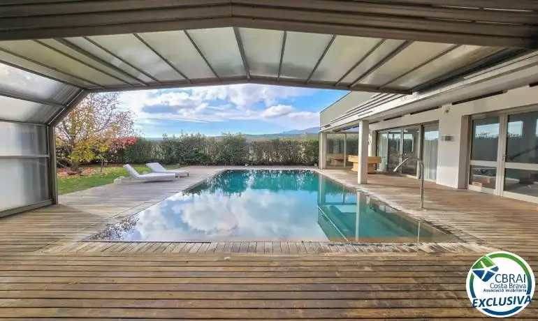 Piscina de Casa o xalet en venda en La Jonquera amb Aire condicionat, Calefacció i Jardí privat