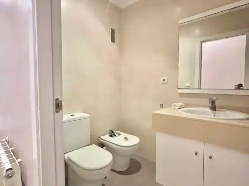 Bathroom of Flat for rent in  Valencia Capital  with Air Conditioner and Balcony