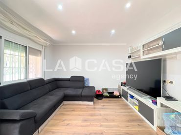 Piso con balcón en venta en Salut - Lloreda