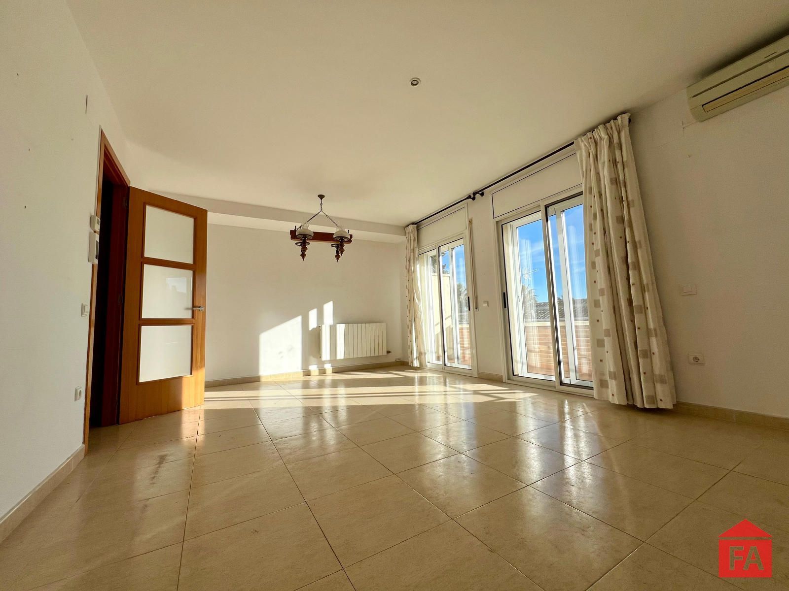 Living room of Single-family semi-detached for sale in Llorenç del Penedès  with Air Conditioner and Heating