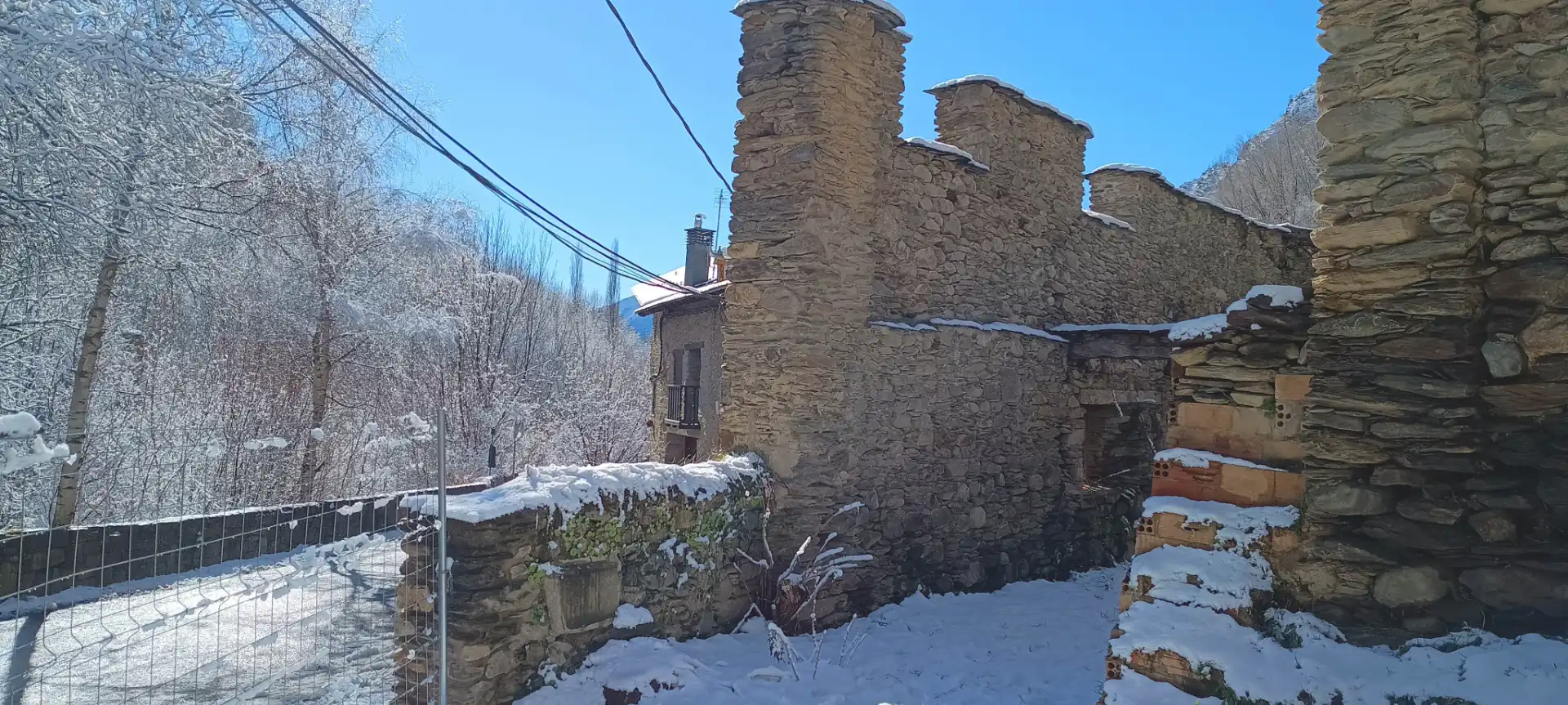 Exterior view of Country homes for sale in La Guingueta d'Àneu