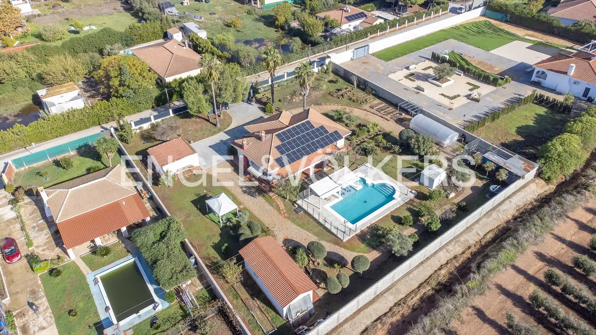Casa con piscina en venta en Carmona, imagen 3