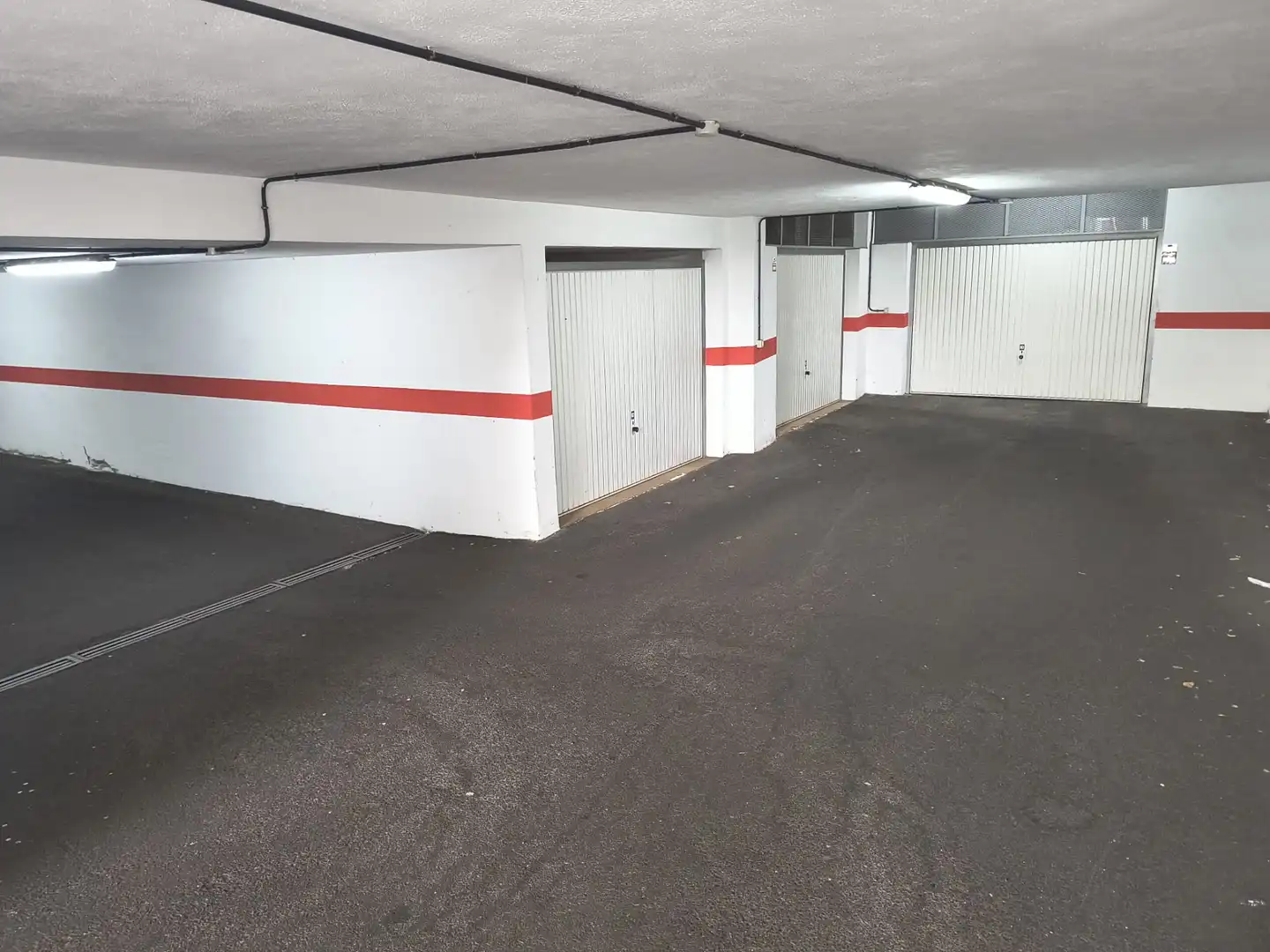 Parkplatz von Einfamilien-Reihenhaus zum Verkauf in Puerto de la Cruz mit Abstellraum, Ofen und Balkon