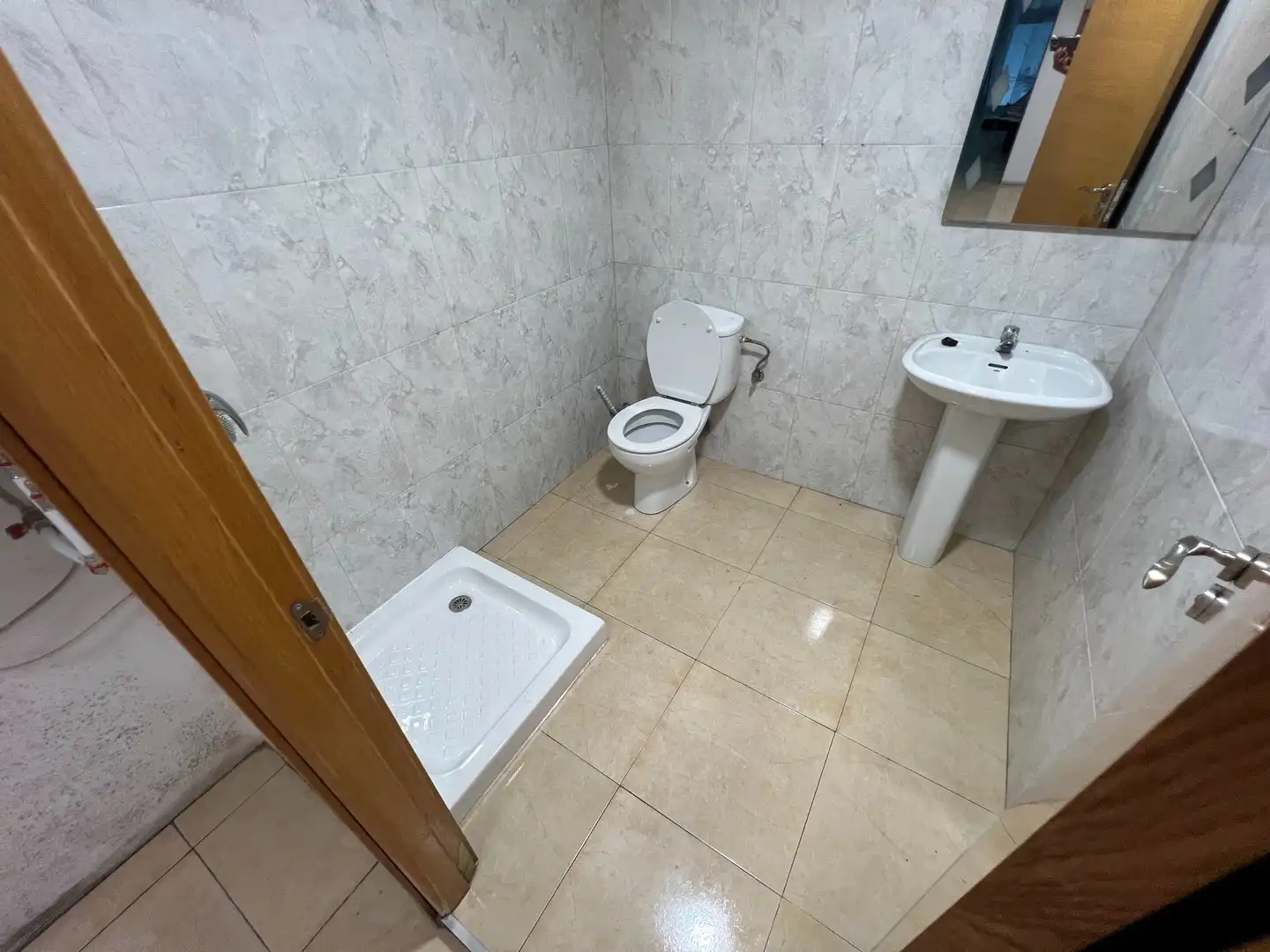 Badezimmer von Fabrikhallen zur Miete in Narón mit Alarm