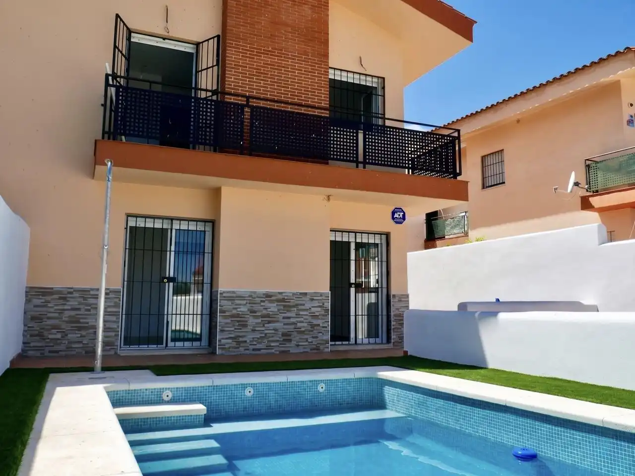 Piscina de Casa adosada en venta en El Ronquillo con Jardín privado, Terraza y Piscina