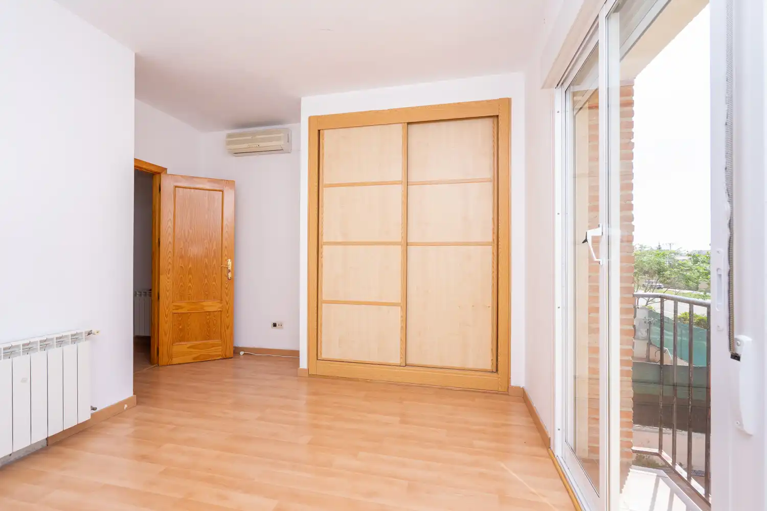 Habitación de Casa adosada en venta en Santa Cruz del Retamar con Calefacción y Piscina