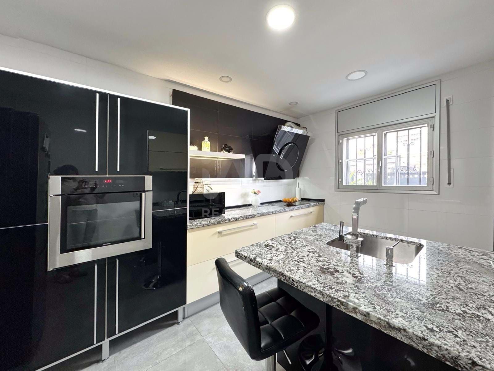 Cuina de Casa adosada en venda en Cambrils amb Aire condicionat, Calefacció i Terrassa