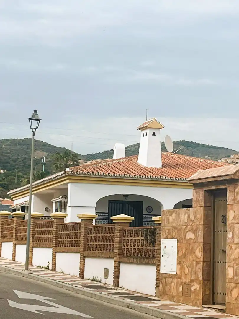 Vista exterior de Casa o xalet en venda en Rincón de la Victoria amb Jardí privat, Terrassa i Balcó