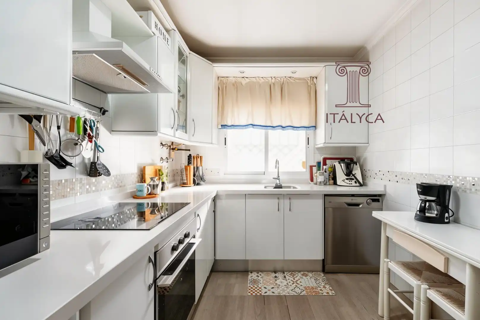 Cocina de Casa adosada en venta en Tomares con Aire acondicionado, Terraza y Trastero
