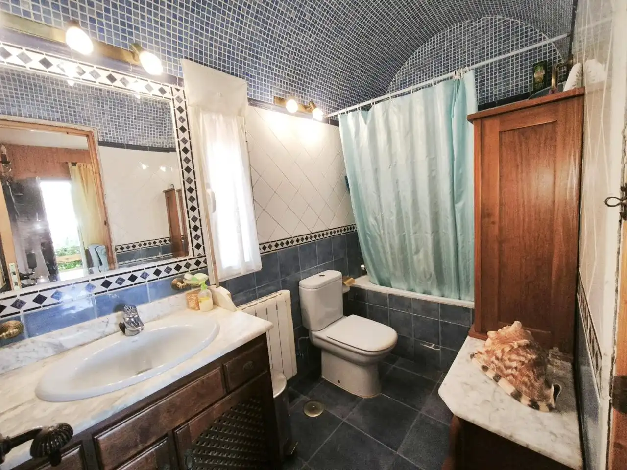 Bany de Casa o xalet en venda en Villa del Prado amb Aire condicionat, Calefacció i Jardí privat