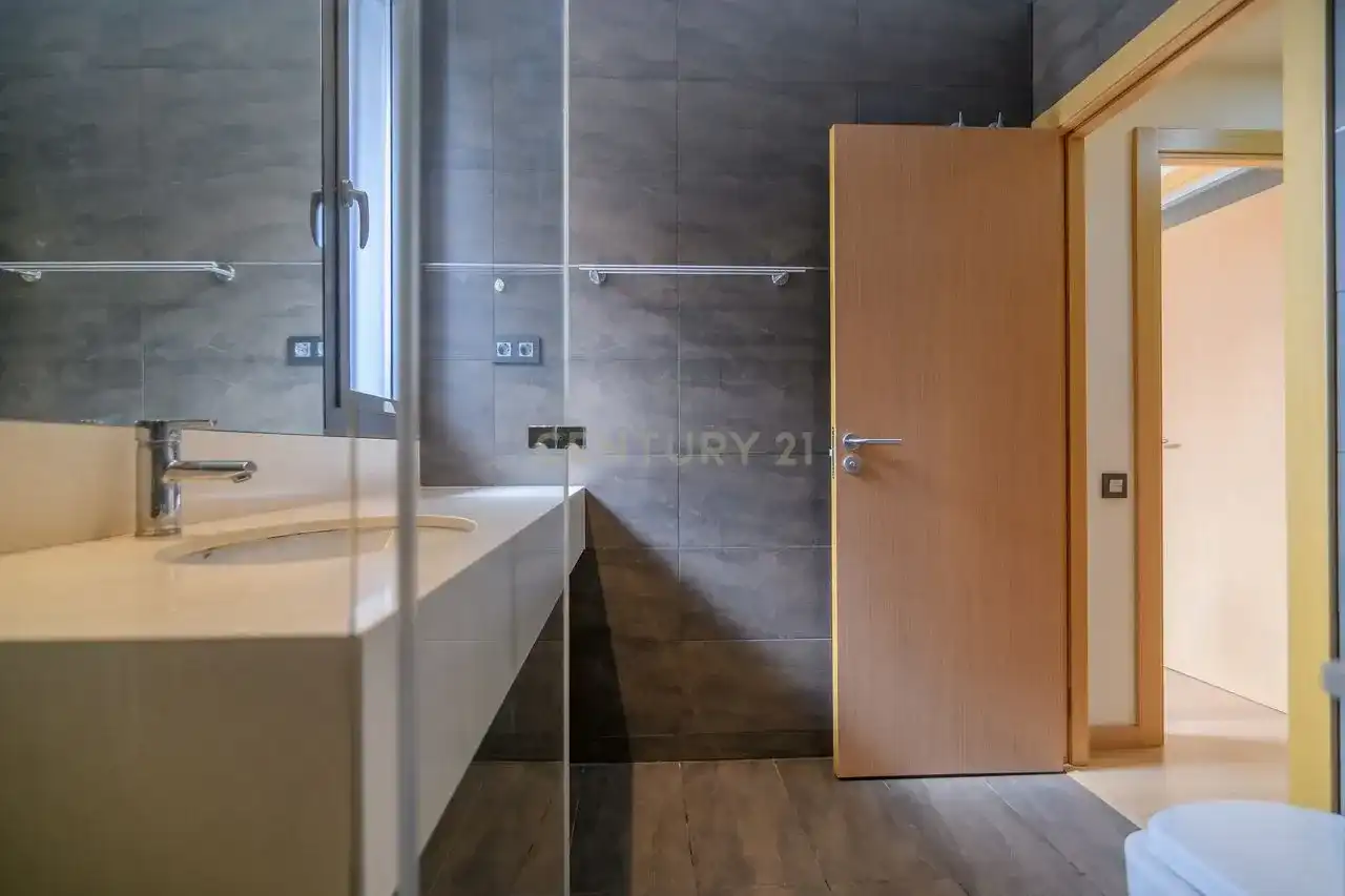 Baño de Planta baja en venta en Barcelona con Aire acondicionado