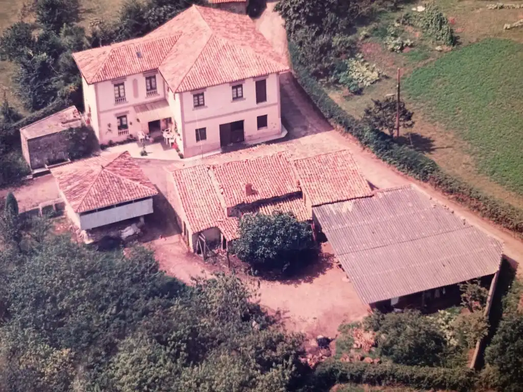 Vista exterior de Casa o xalet en venda en Llanera amb Moblat
