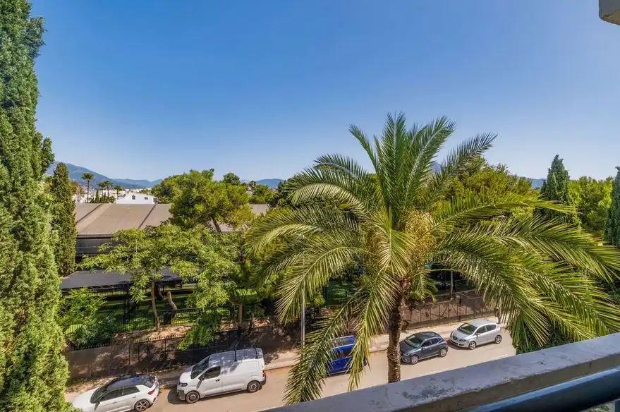 Vista exterior de Dúplex en venda en Marbella amb Aire condicionat, Terrassa i Moblat