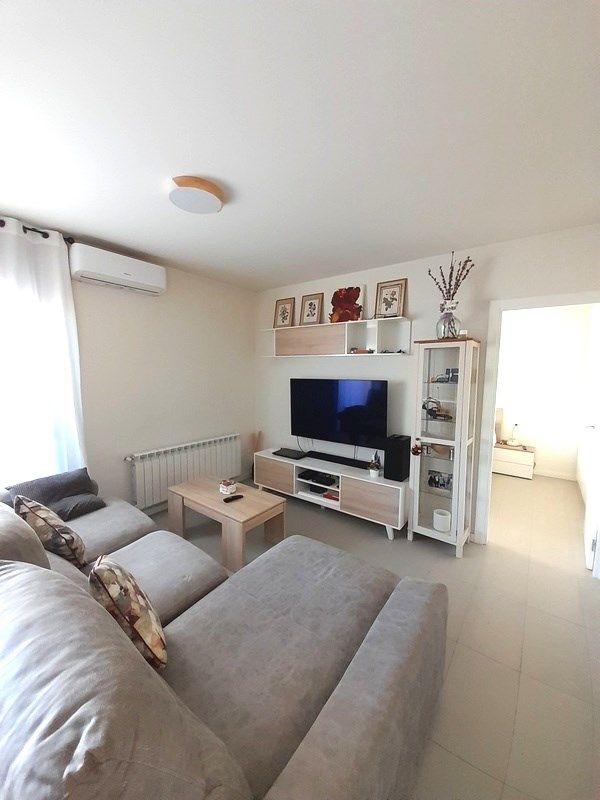 Sala d'estar de Pis en venda en Olot amb Calefacció i Terrassa