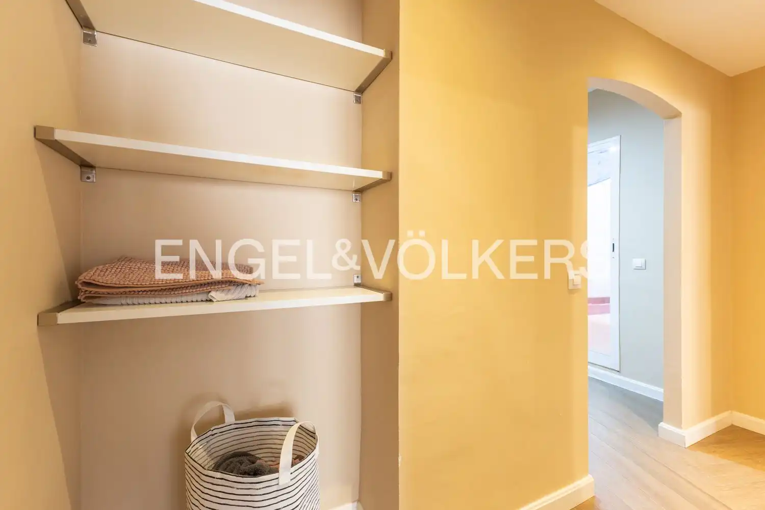 Wohnung zur Miete in Valencia mit Klimaanlage, Heizung und Terrasse