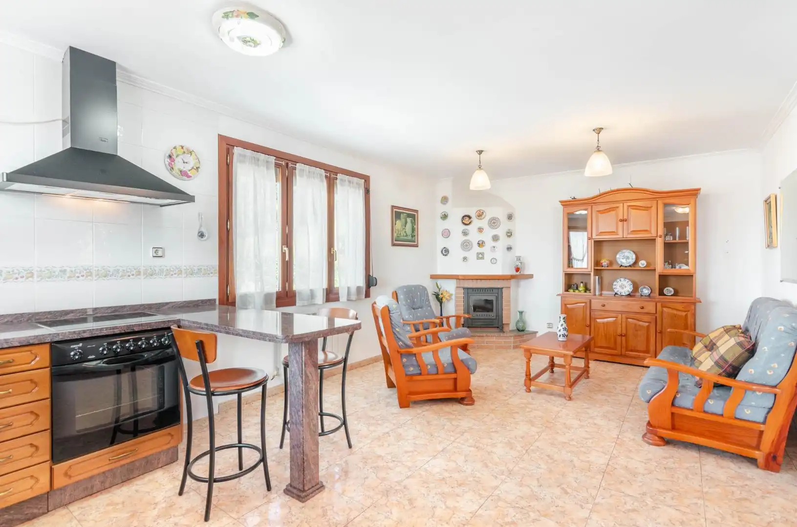 Sala d'estar de Casa o xalet en venda en Gijón  amb Calefacció, Jardí privat i Terrassa