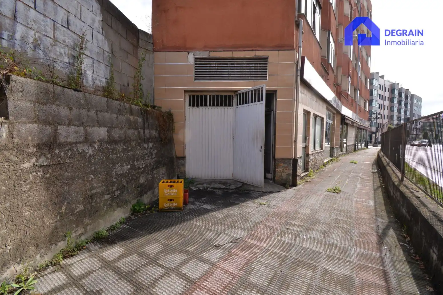 Vista exterior de Local de lloguer en Oviedo 