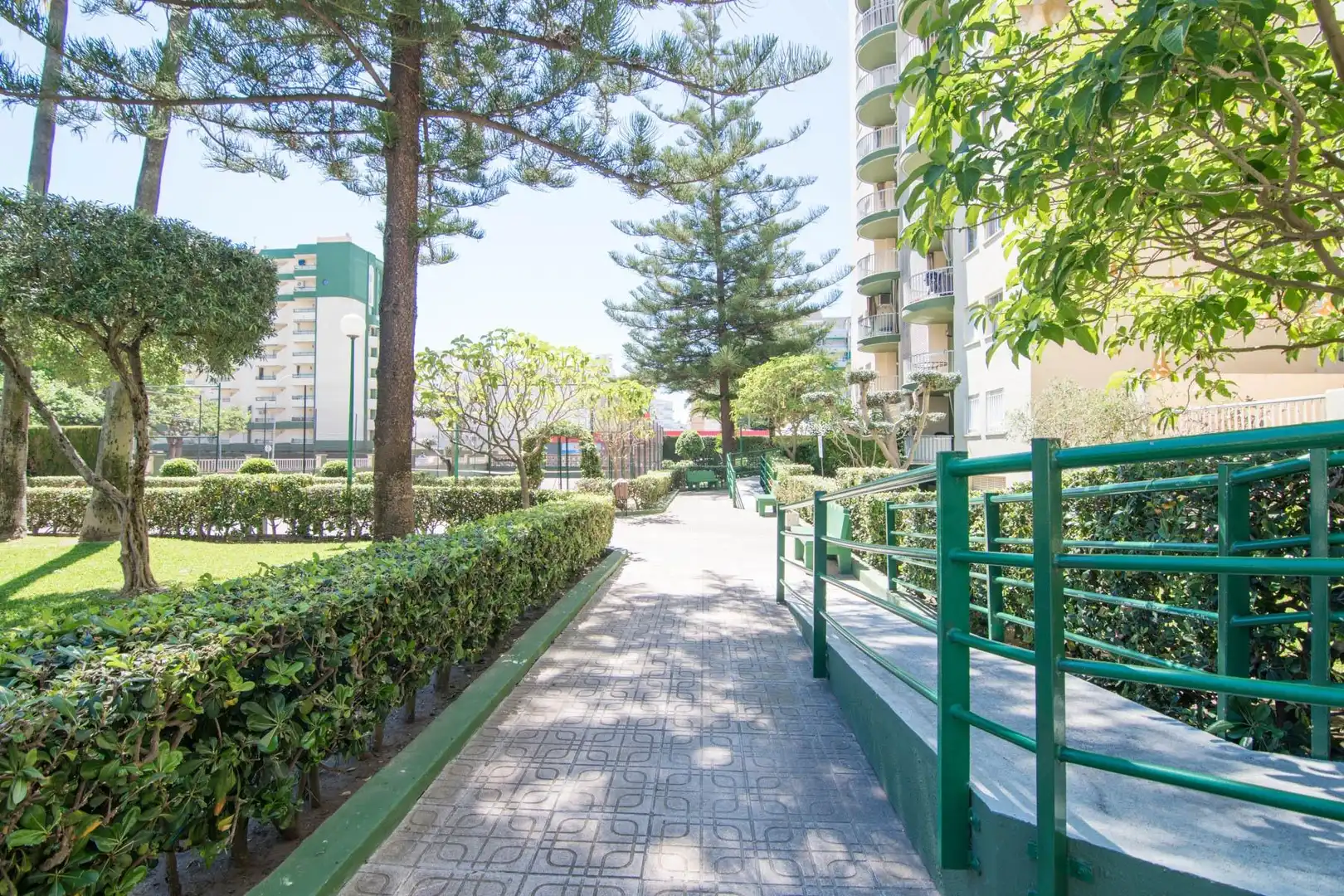 Außenansicht von Wohnungen zum Verkauf in Gandia mit Klimaanlage, Privatgarten und Terrasse
