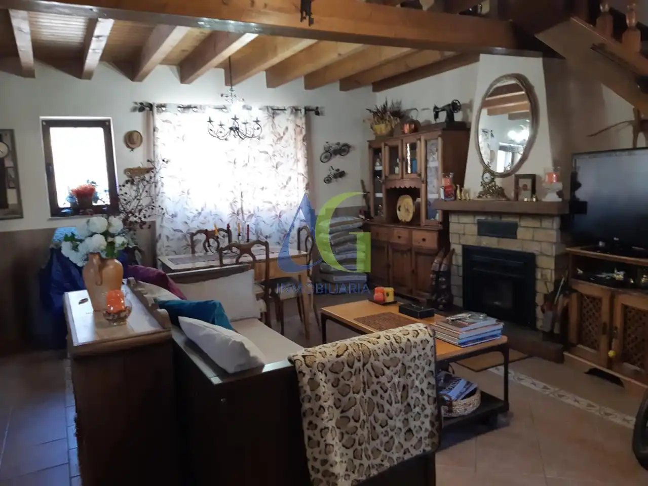 Sala de estar de Casa o chalet en venta en Carrocera con Calefacción, Trastero y Amueblado