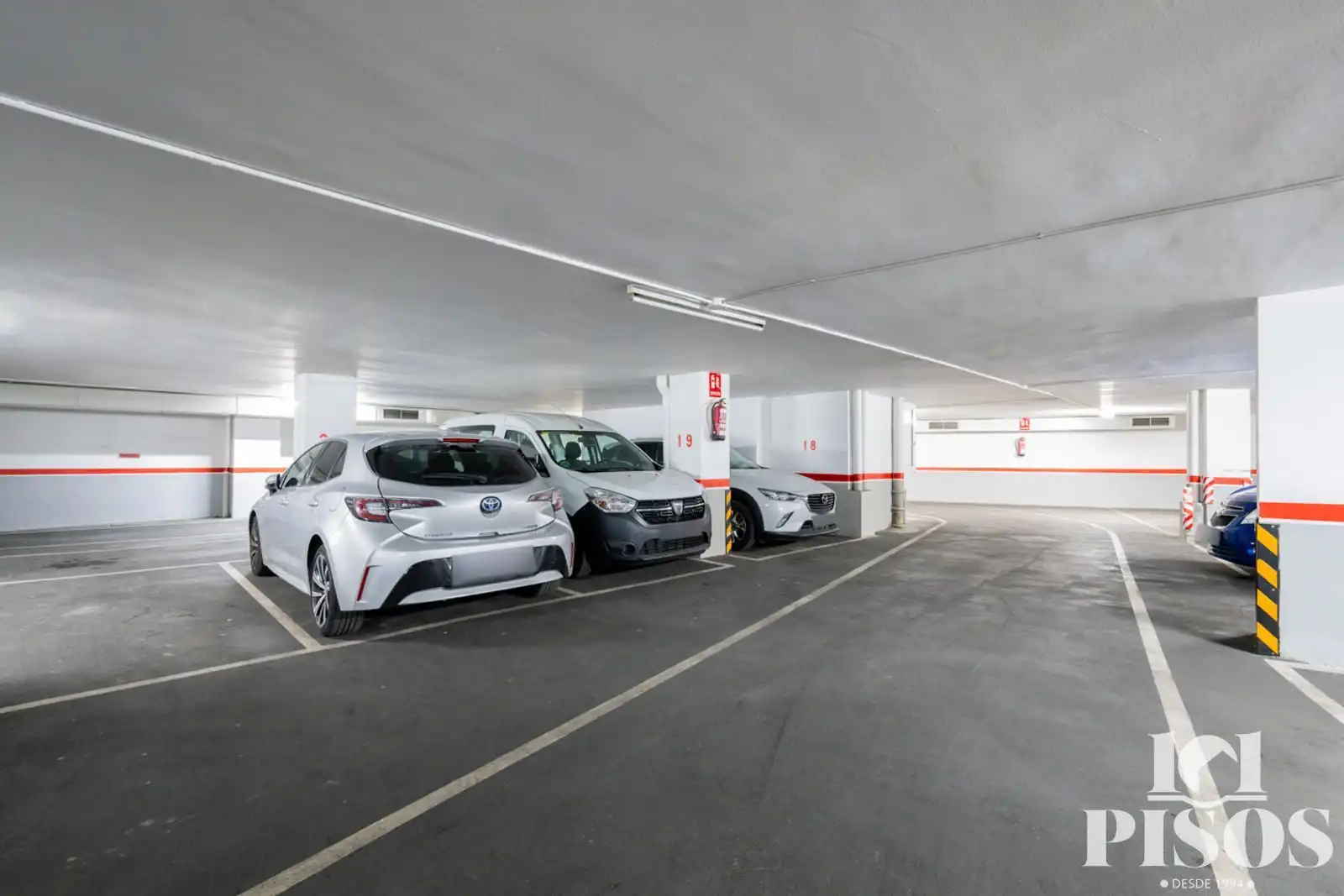 Parking de Piso de alquiler en Sant Cugat del Vallès con Calefacción, Parquet y Terraza