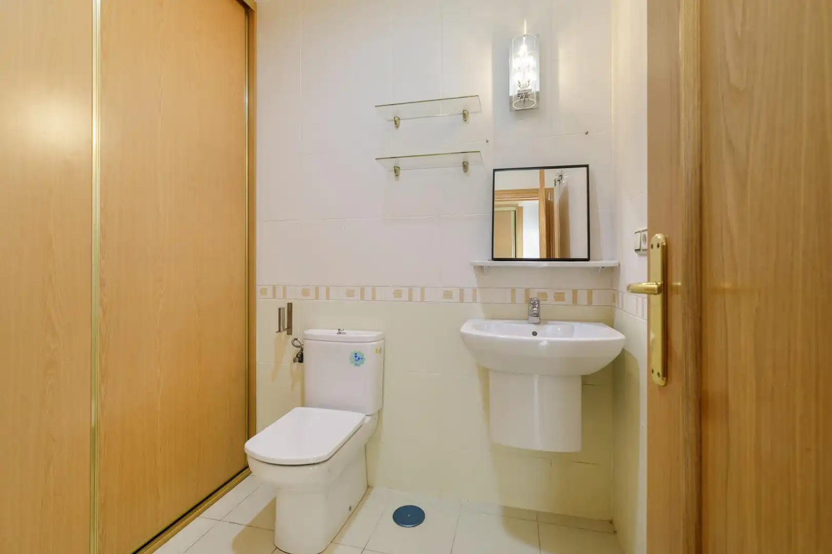 Bathroom of Flat for sale in Armilla  with Air Conditioner, Heating and Storage room