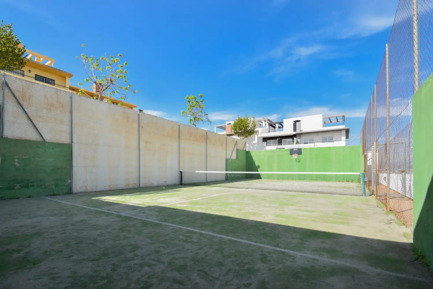 Vista exterior de Casa adosada en venda en Las Gabias amb Terrassa i Piscina comunitària