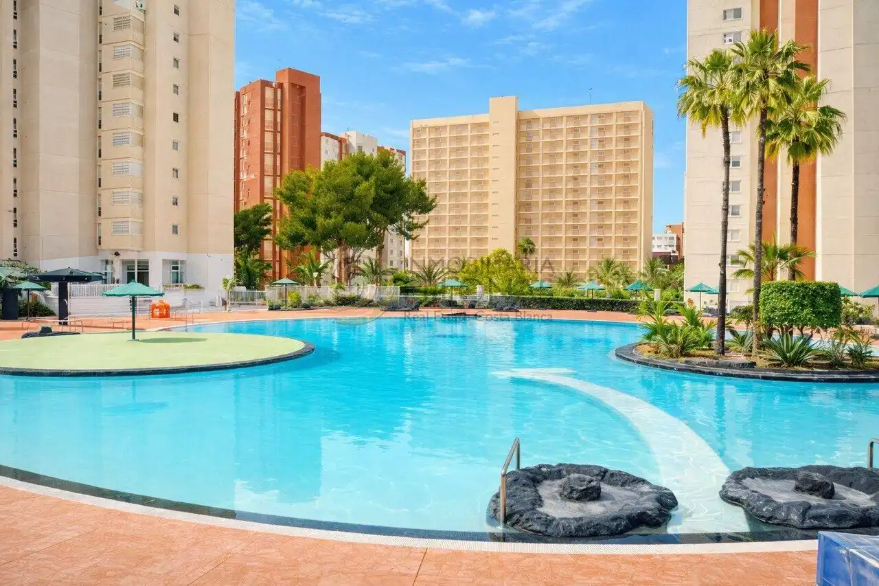 Apartament amb piscina en venda a Calle LONDRES, imagen 2