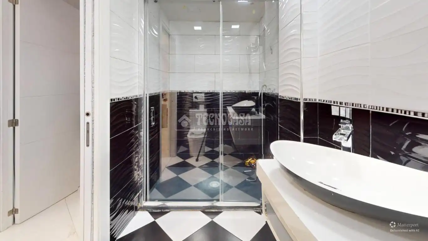 Baño de Piso en venta en Valencia con Calefacción