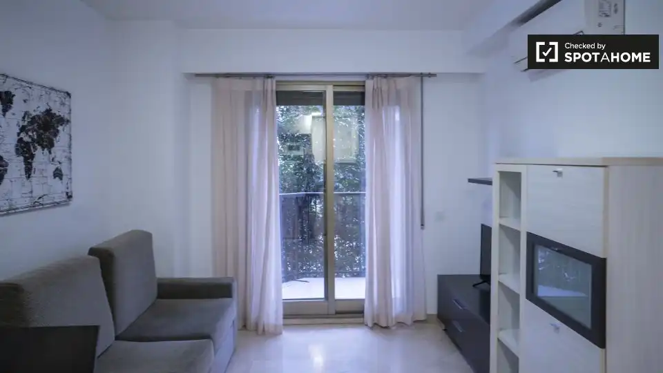 Sala d'estar de Pis de lloguer en Valencia amb Aire condicionat, Calefacció i Moblat