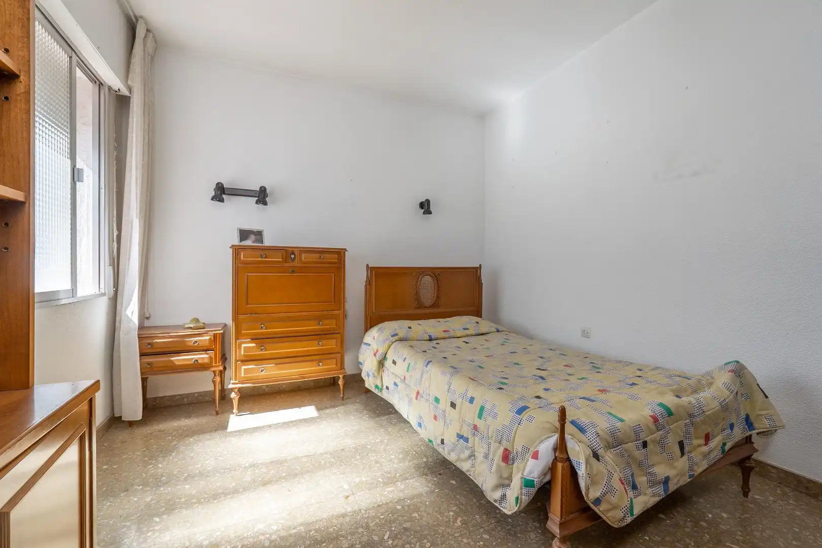 Schlafzimmer von Dachboden zum Verkauf in Granada mit Terrasse