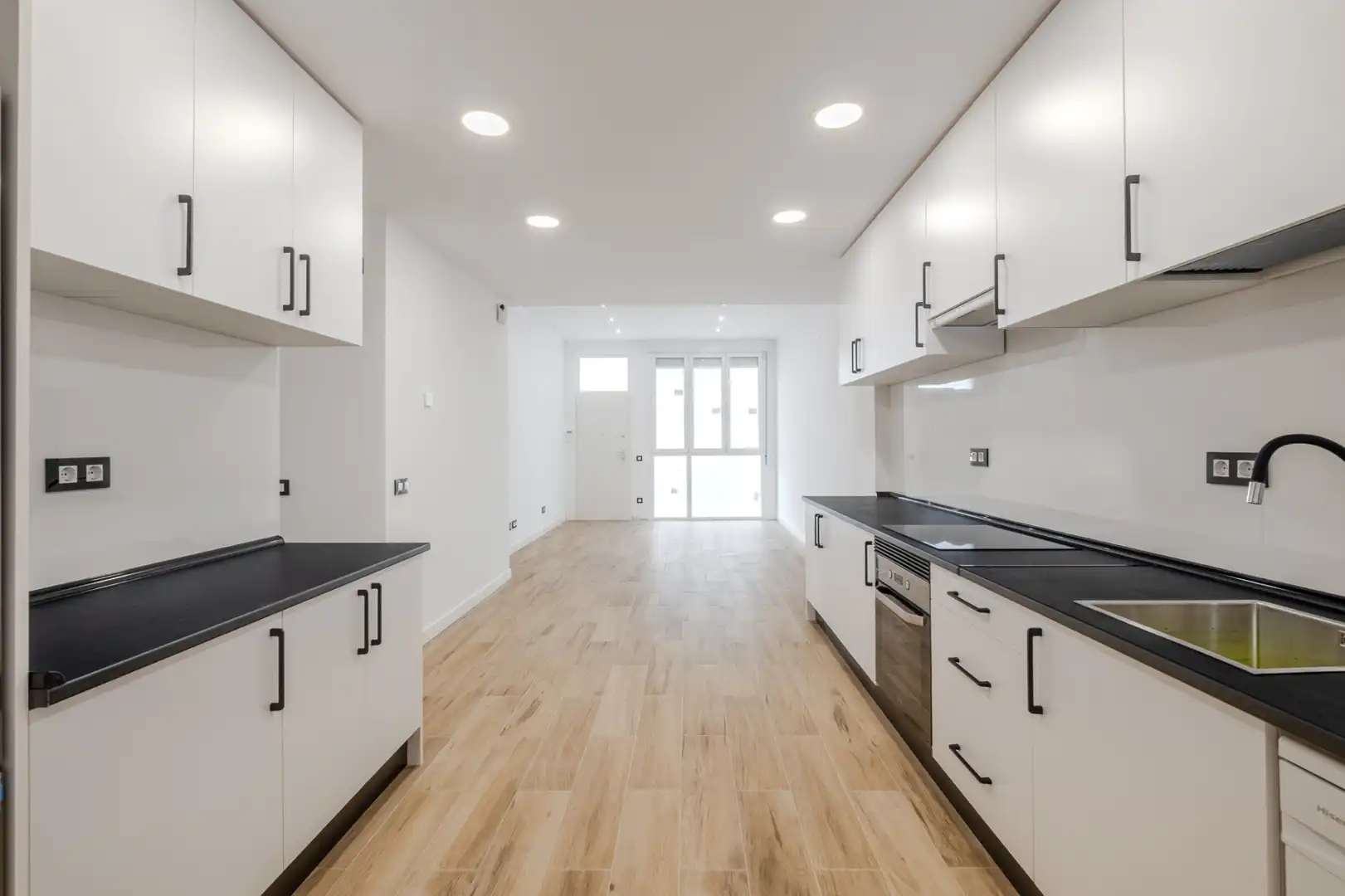 Küche von Wohnung zur Miete in Madrid mit Heizung, Ofen und Waschmaschine