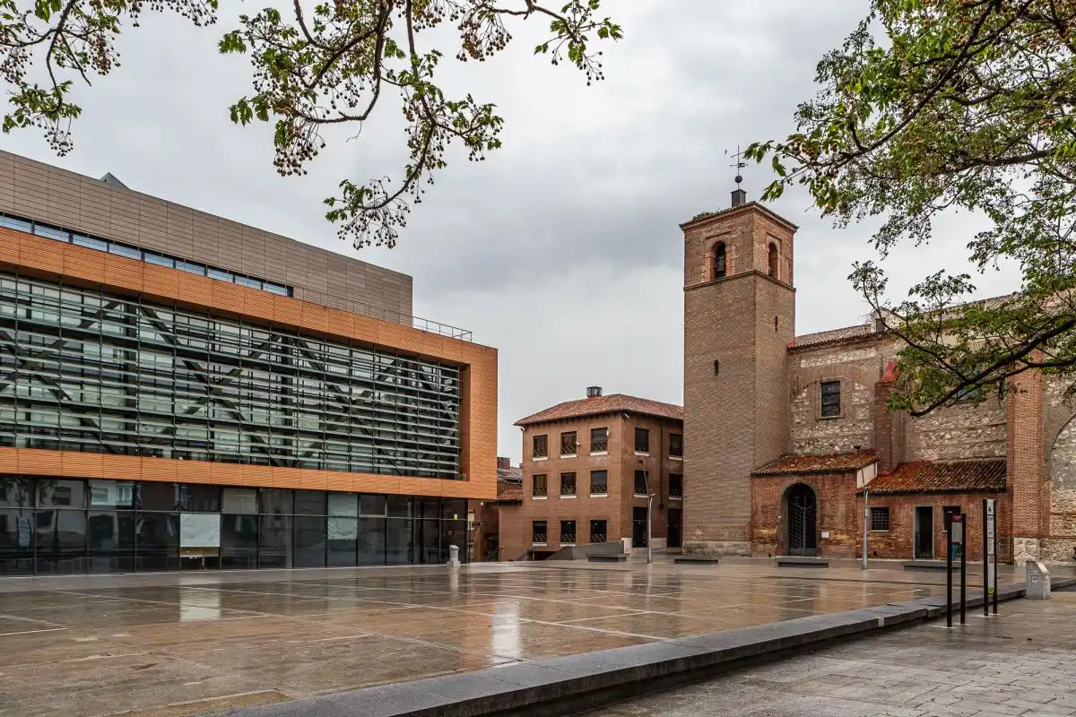 Außenansicht von Gebäude zum Verkauf in Alcorcón