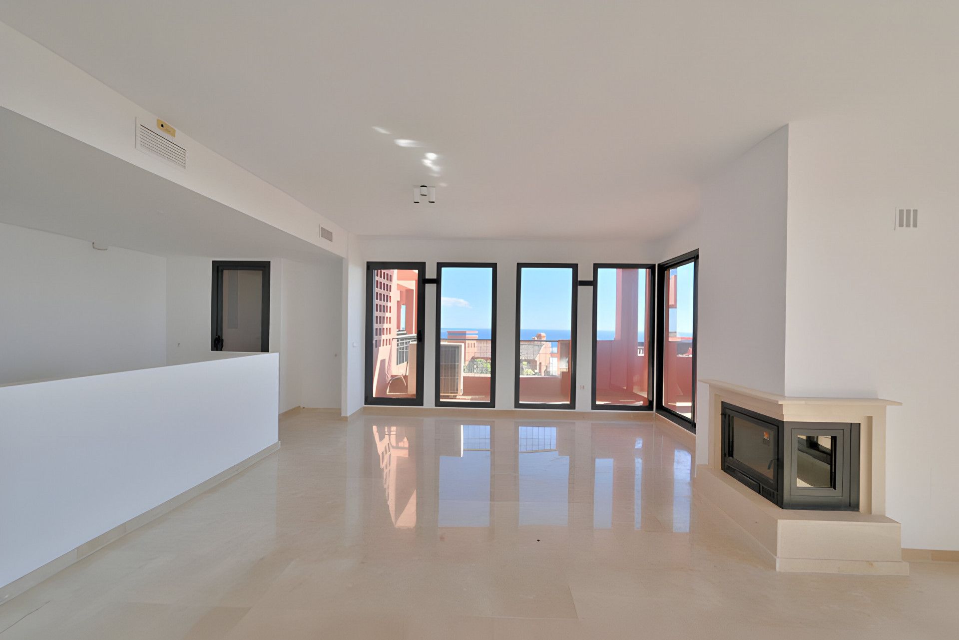 Sala d'estar de Planta baixa en venda en Mijas amb Aire condicionat, Terrassa i Traster