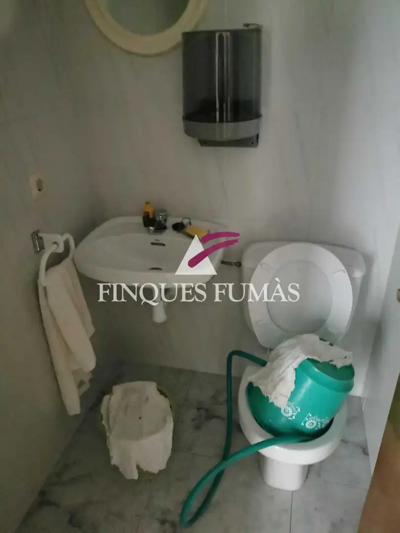 Bany de Casa o xalet en venda en Cervera amb Terrassa, Traster i Moblat