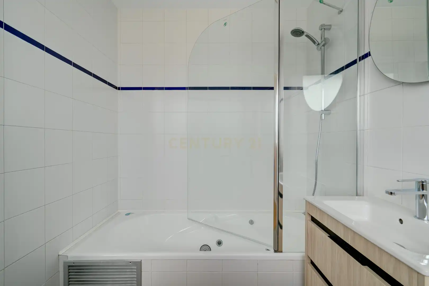 Bathroom of Flat for sale in Irun 