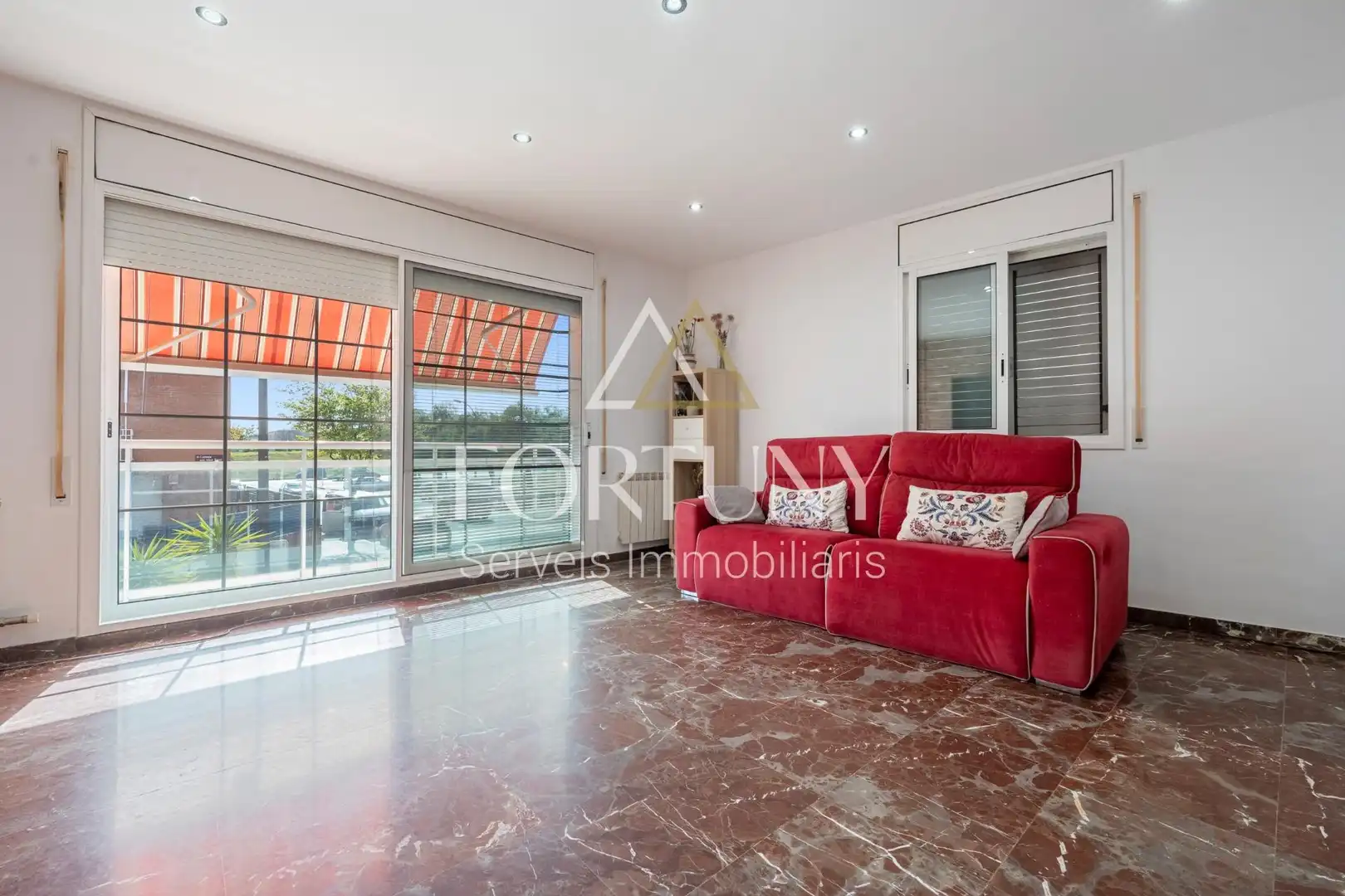 Wohnzimmer von Einfamilien-Reihenhaus zum Verkauf in Reus mit Klimaanlage und Balkon