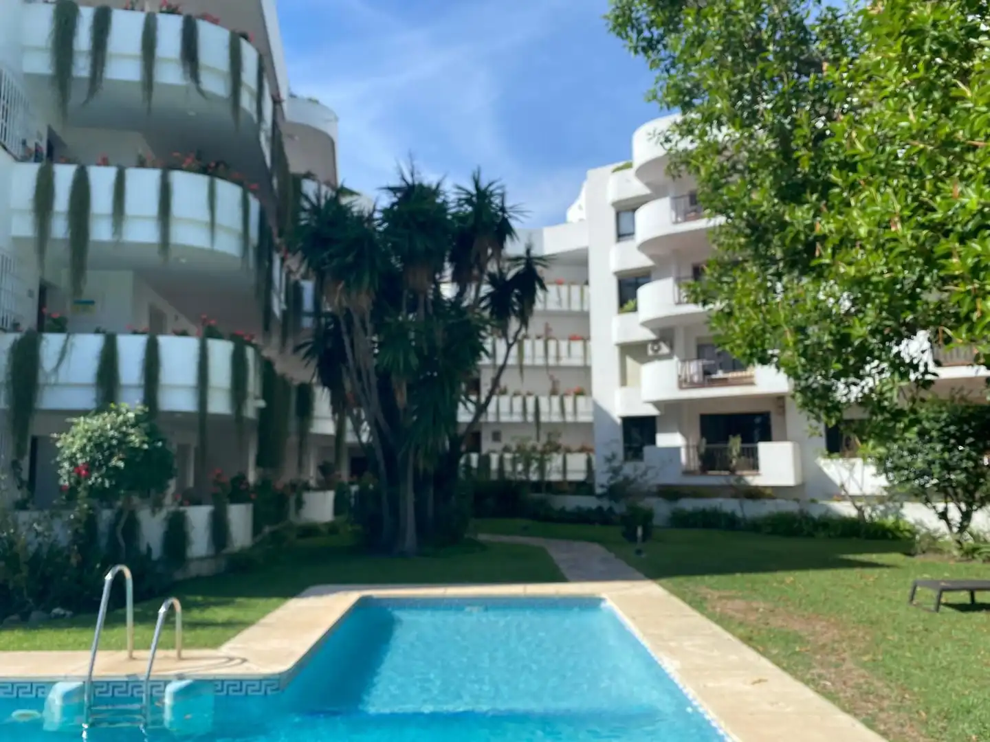 Vista exterior de Piso de alquiler en Marbella con Amueblado y Se aceptan mascotas