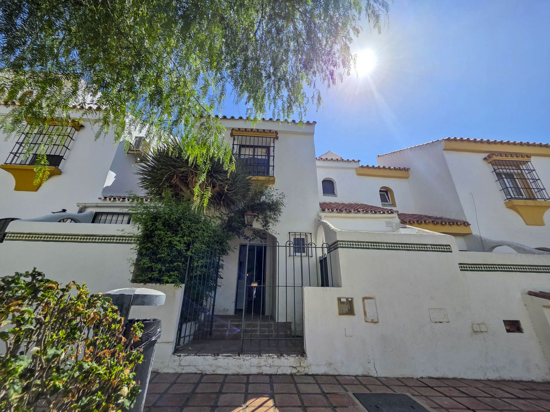 Exterior view of Single-family semi-detached for sale in Casares  with Terrace, Swimming Pool and Community pool